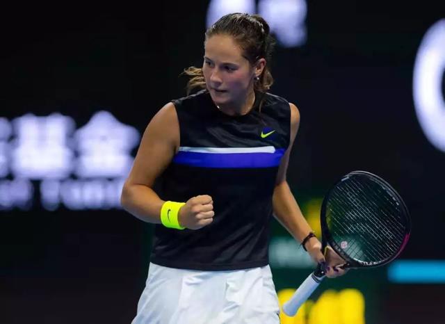 通过与其他 通过与其他