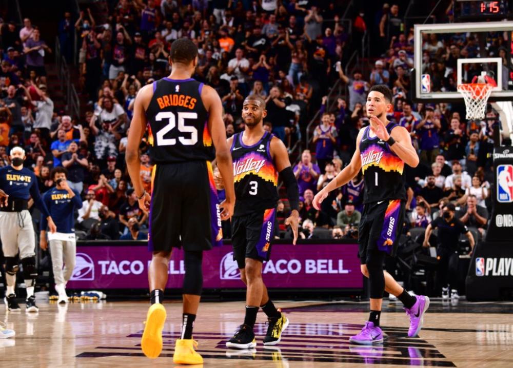 布克惊世跳投，恐怖高度，NBAMemes刷屏！